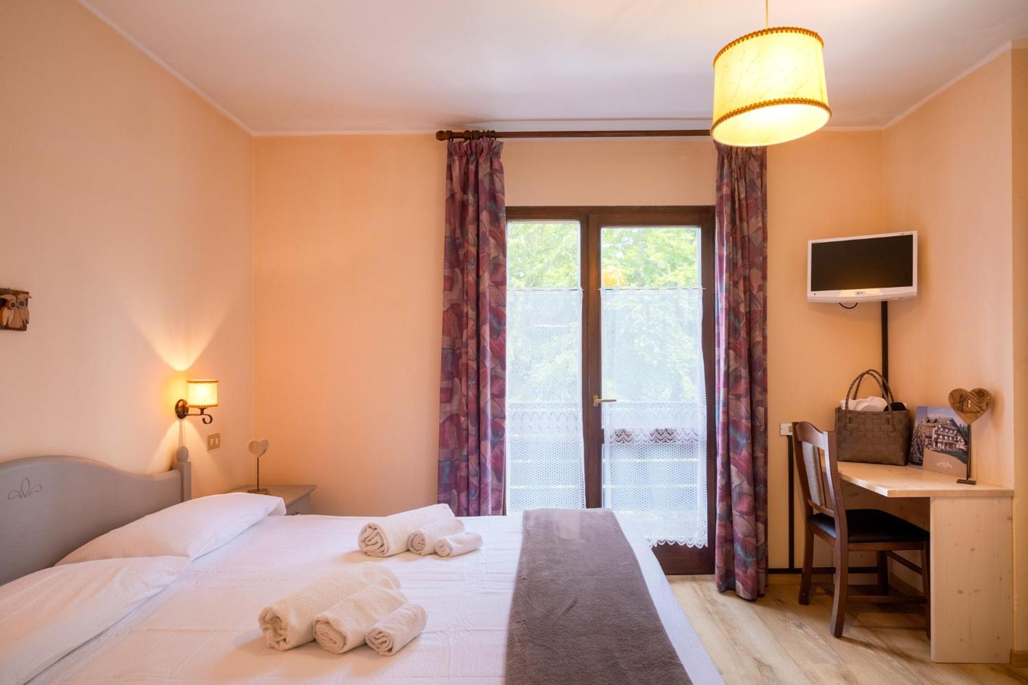 Hotel Piccola Baita Molveno Zewnętrze zdjęcie
